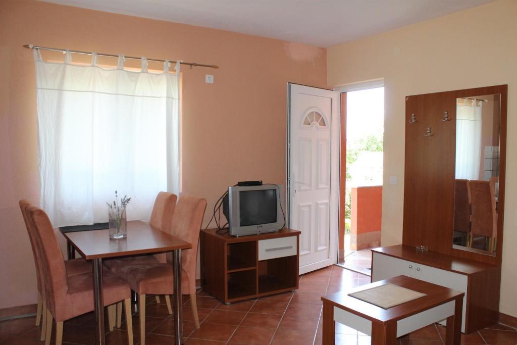 Apartments Isabela Baska  Phòng bức ảnh